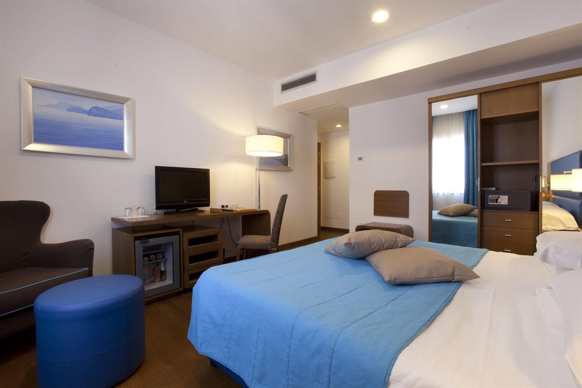 Hotel Plaza Сорренто Экстерьер фото