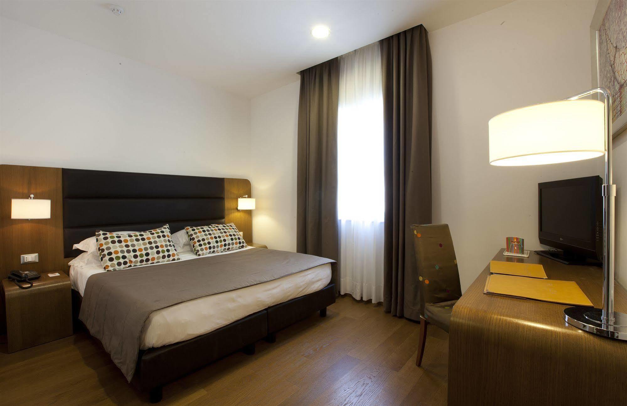 Hotel Plaza Сорренто Экстерьер фото